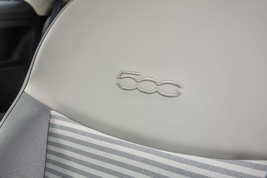 Детали интерьера Fiat 500 Collezione (312) 2018 года  (UK) (фото 23 из 40)